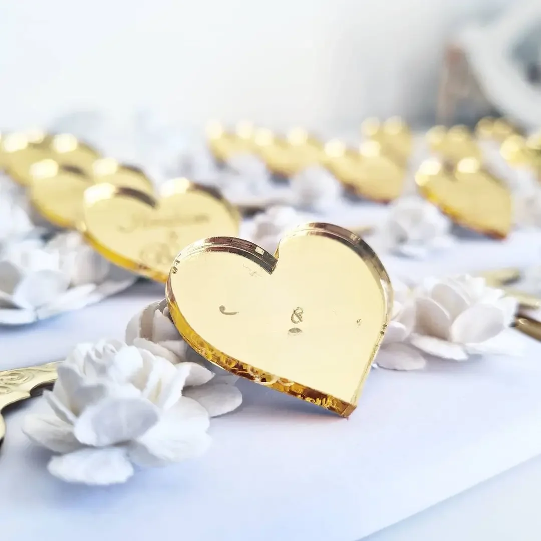 50 * Spersonalizowany niestandardowy ślubny wisiorek do wina Złoto / srebrne lustro / przezroczyste / drewniane serce Etykieta Tag Party Favors Prezent Dekoracje ślubne — zdjęcie 2