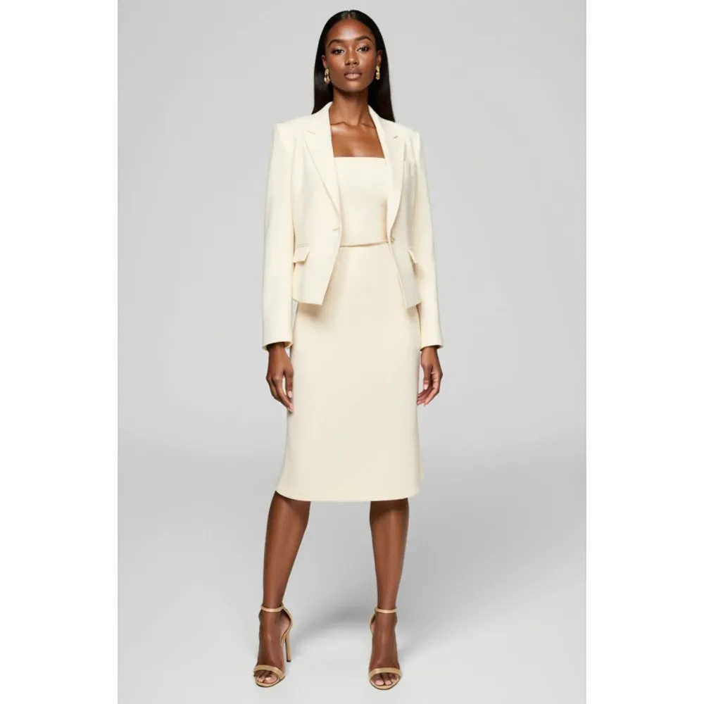 Costume blazer et jupe 3 pièces pour femme |   Haut bustier crème avec veste ajustée et jupe crayon longueur genou pour le travail, les réunions