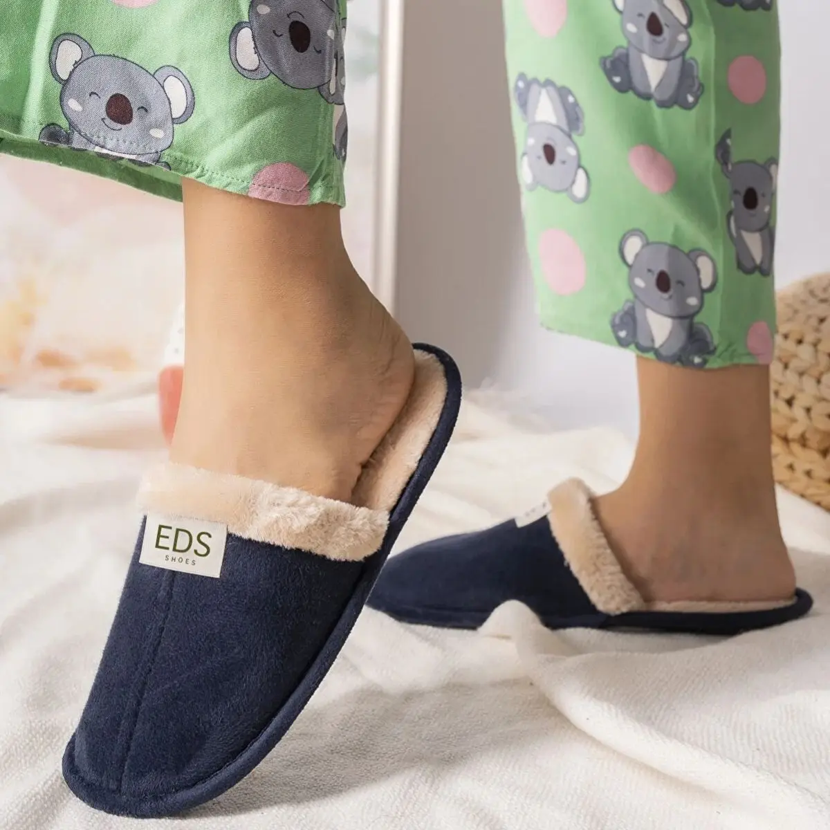 Unisex House Slippers with Fur Inside, Winter Warm Indoor Home Slippers Closed Toe Couple Slippers Comfort Soft Sole House Shoes