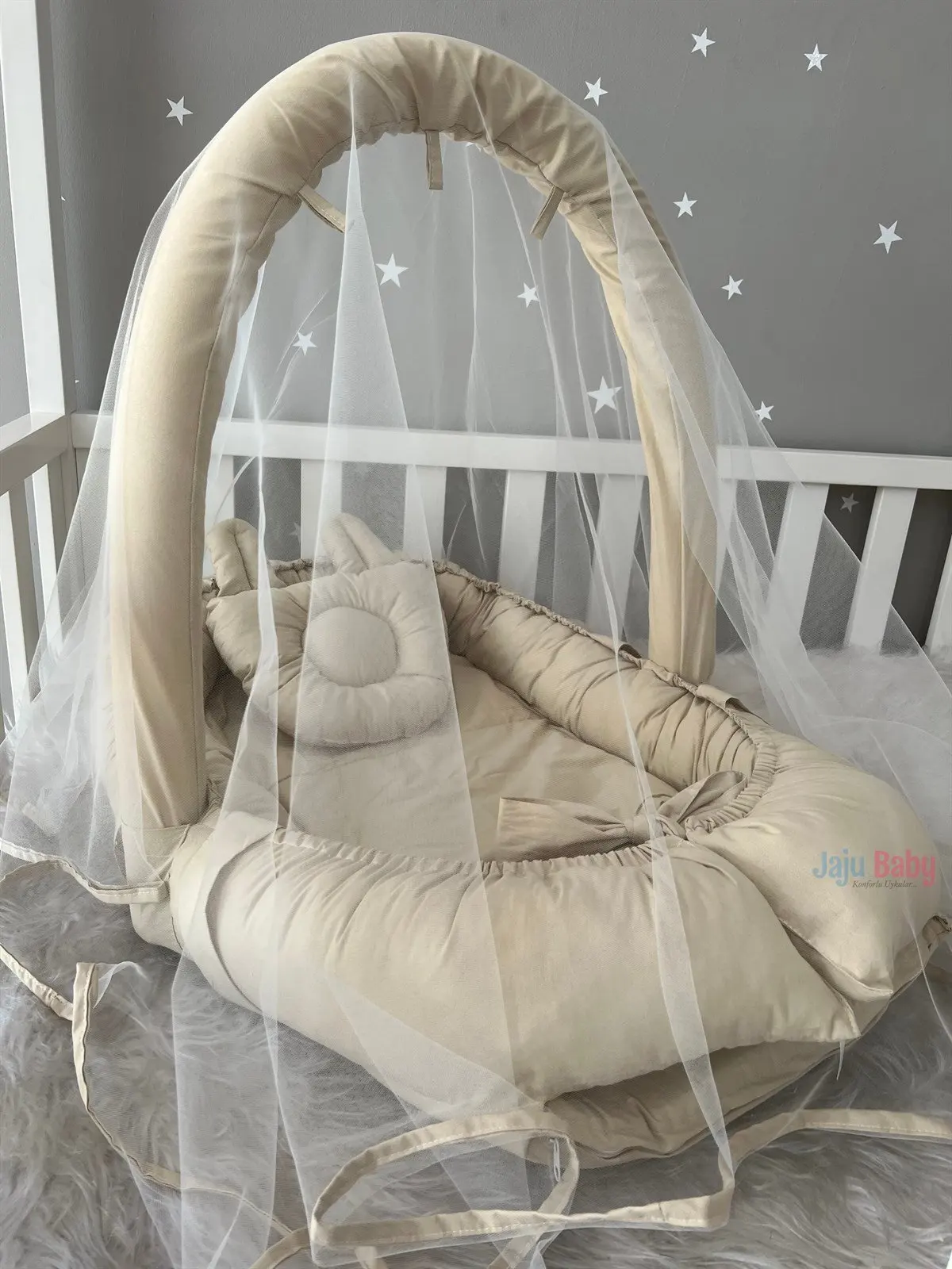 Luxus Design Babynest mit handgemachten Kaffee Ohr Moskito netz und Spielzeug Gerät