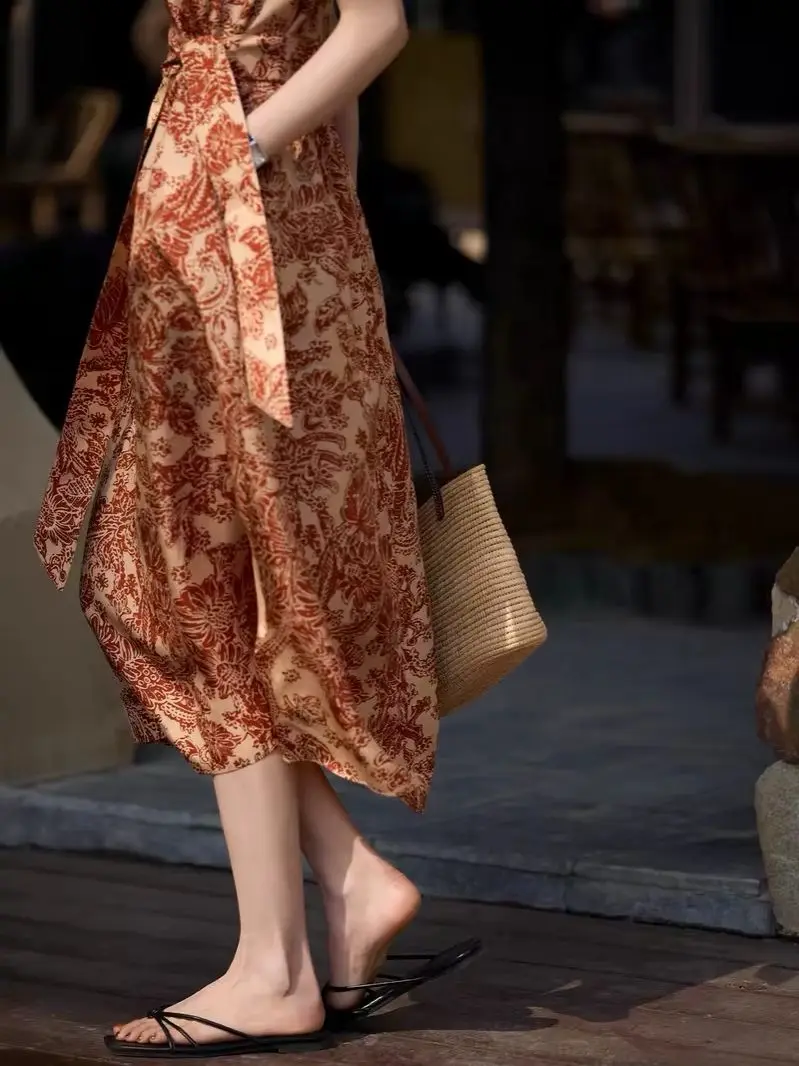 Mouwloze, dunne zomerjurk met print voor dames