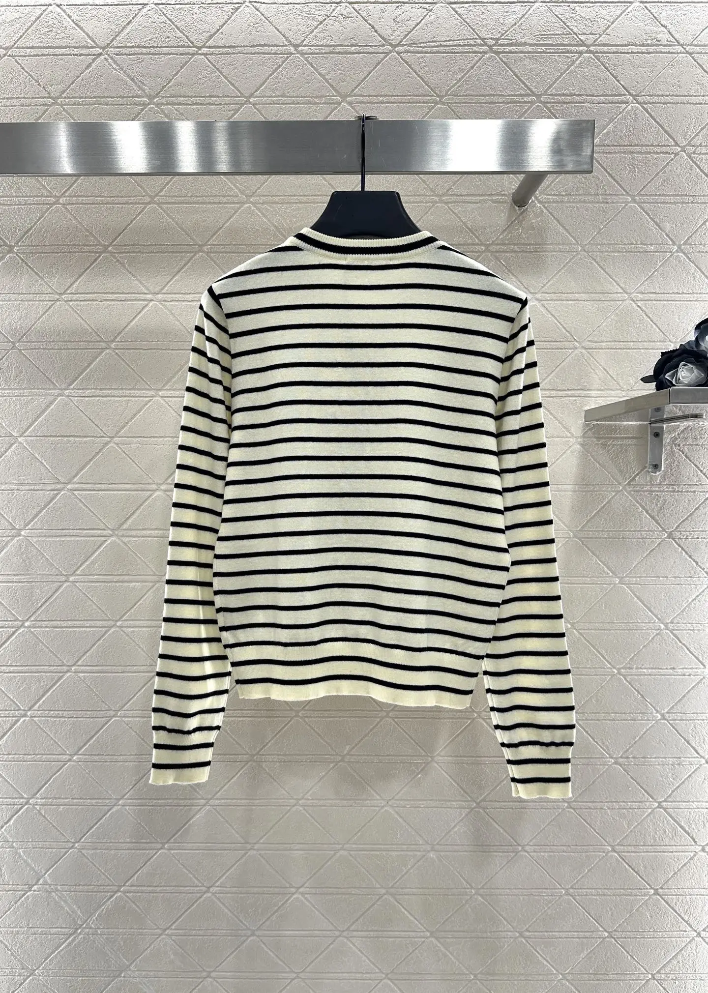 

2025 early autumn new women's striped button wool knitted cardigan T-shirt knitted sweater round neck knitted striped cardigan