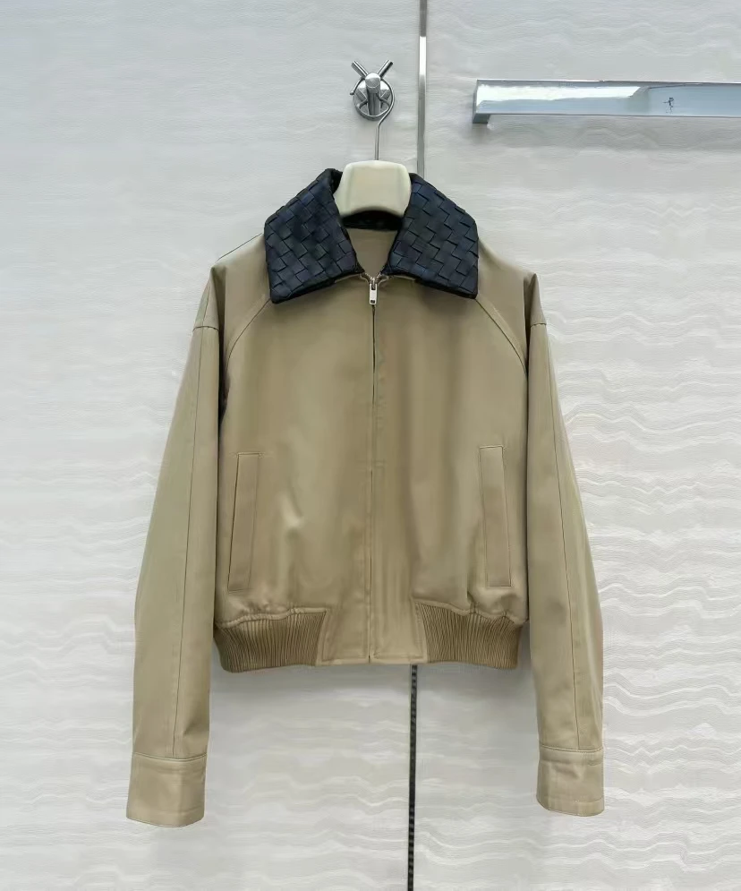 2026 แจ็คเก็ตซิปแขนยาวทรงหลวมสไตล์ลำลองสำหรับผู้หญิง แฟชั่นสีกากี ปกหนังแกะ แจ็คเก็ตสั้น Y1Y