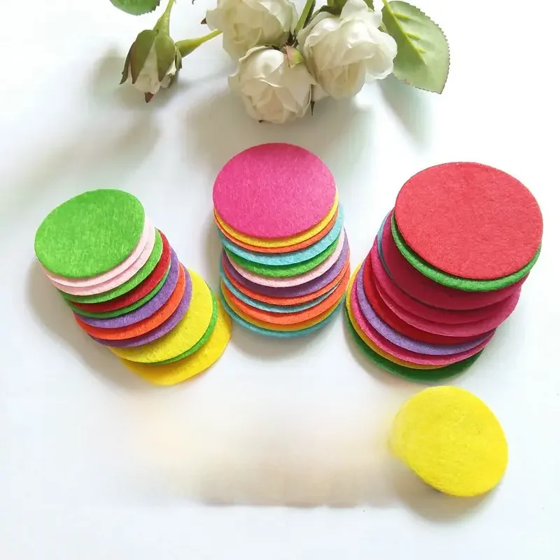 50 sztuk/partia 3.5-5cm okrągłe filcowe podkładki materiałowe akcesoria naszywki okrągła tkanina na aplikacje DIY kwiat/kapelusz/torebka/ubrania/rzemiosło — zdjęcie 2