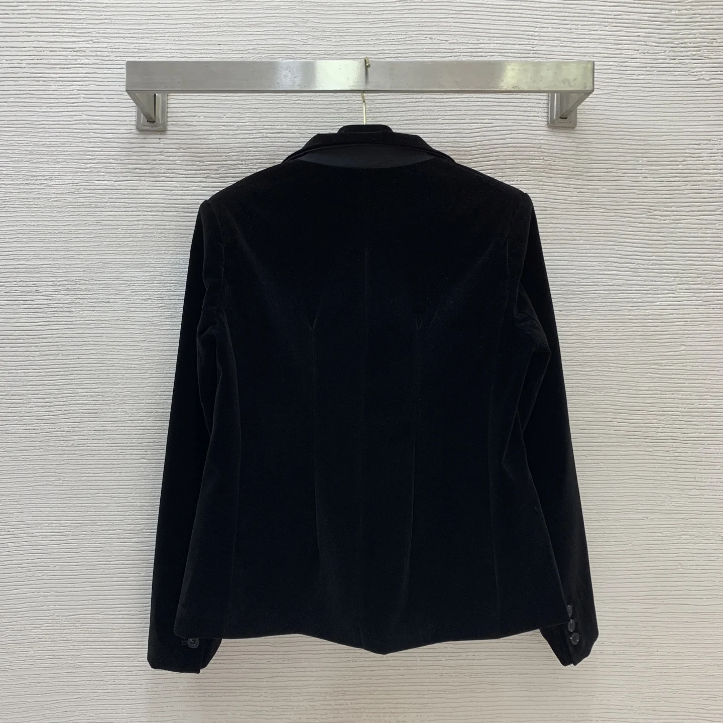 

New button flap pocket slim fit and slimming one button velvet suit jacket+complimentary brooch