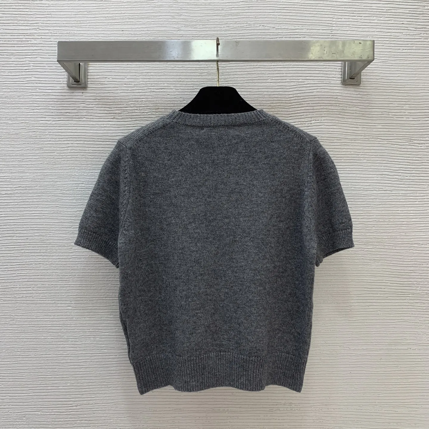 

Ladies' new classic wool yarn fabric, precision embroidered logo logo, short sleeved pullover round neck knitted sweater top