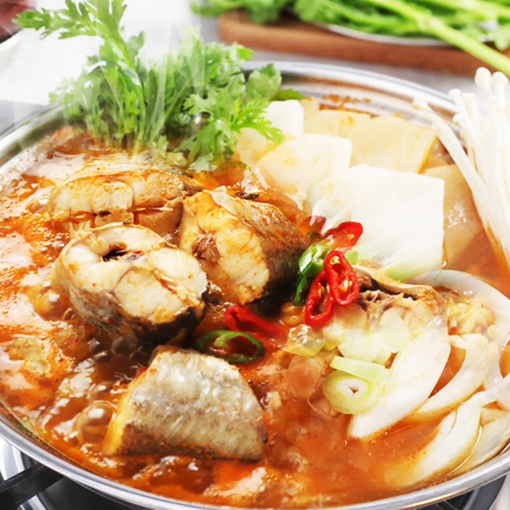 Hot pollack soup (including gift sauce) 820g Plenty of pollack Frozen easy-to-eat camping meal kit houses for 2-3 people Dongtae tang Dongtai stew