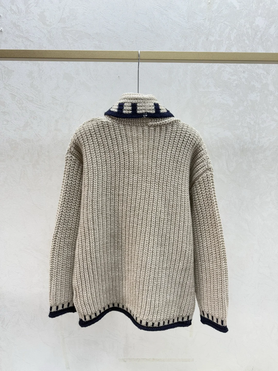 

Women's new early autumn style contrasting color flip V-neck knitted long sleeved cardigan sweater casual versatile sweater