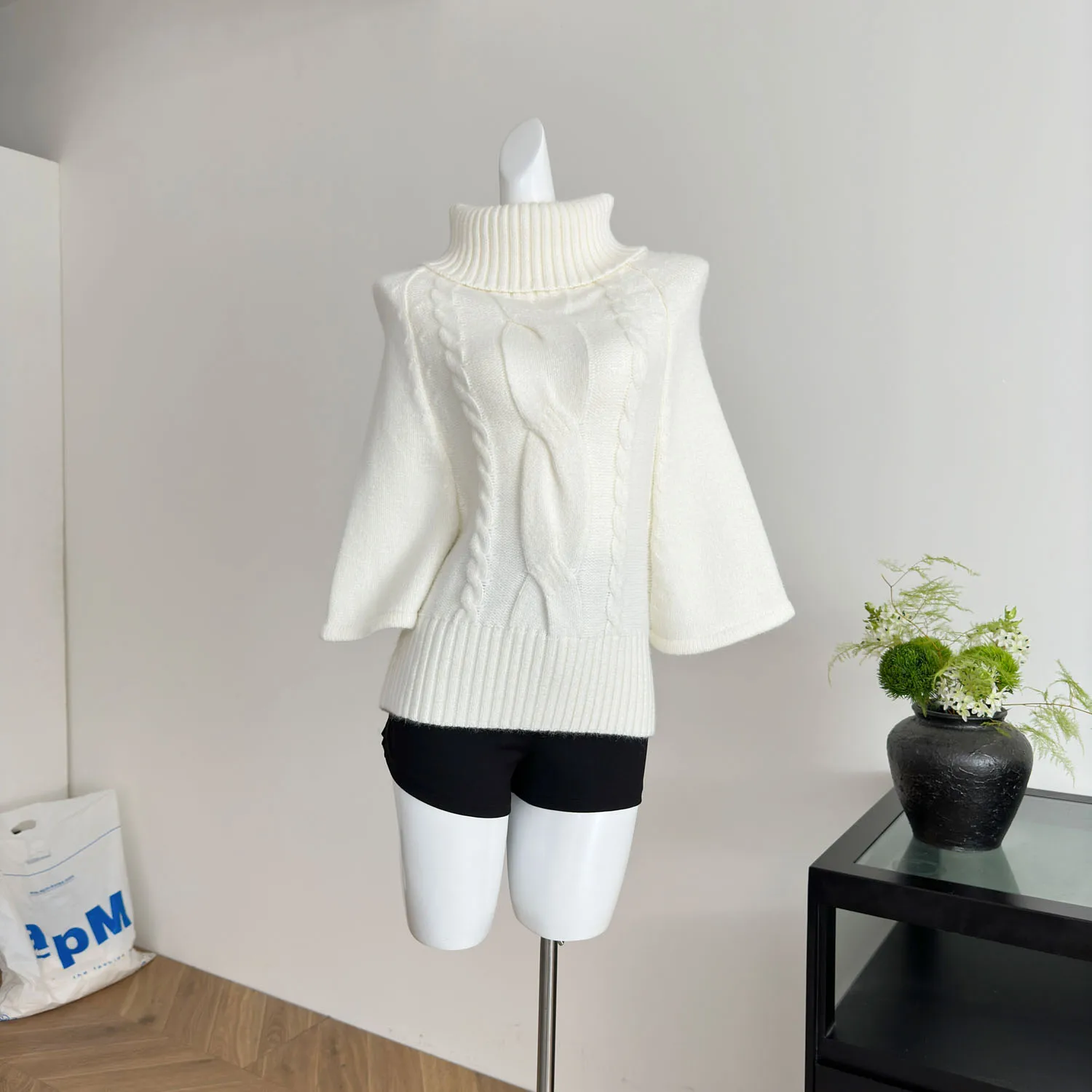 

Women's White Braided Cable Crochet Half Turtleneck Sweater Y2k French 2025 Elegant Loose Soft Warm Half Sleeve Sweater Chic Top