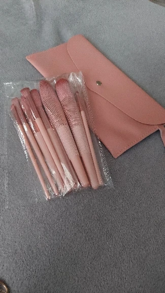 13pcs makeup brush set comes with a portable envelope, makeup brush bag, blush, loose powder and eyeliner brushess photo review