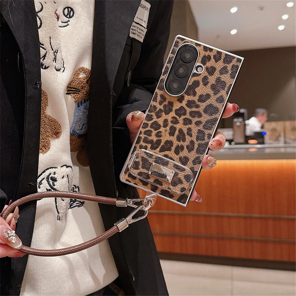 

INS Модный чехол для телефона с леопардовым принтом и ремешком для Samsung Galaxy zfold6 5 zfold5 4 Z Fold 7, чехол с зеркалом-подставкой, милые чехлы