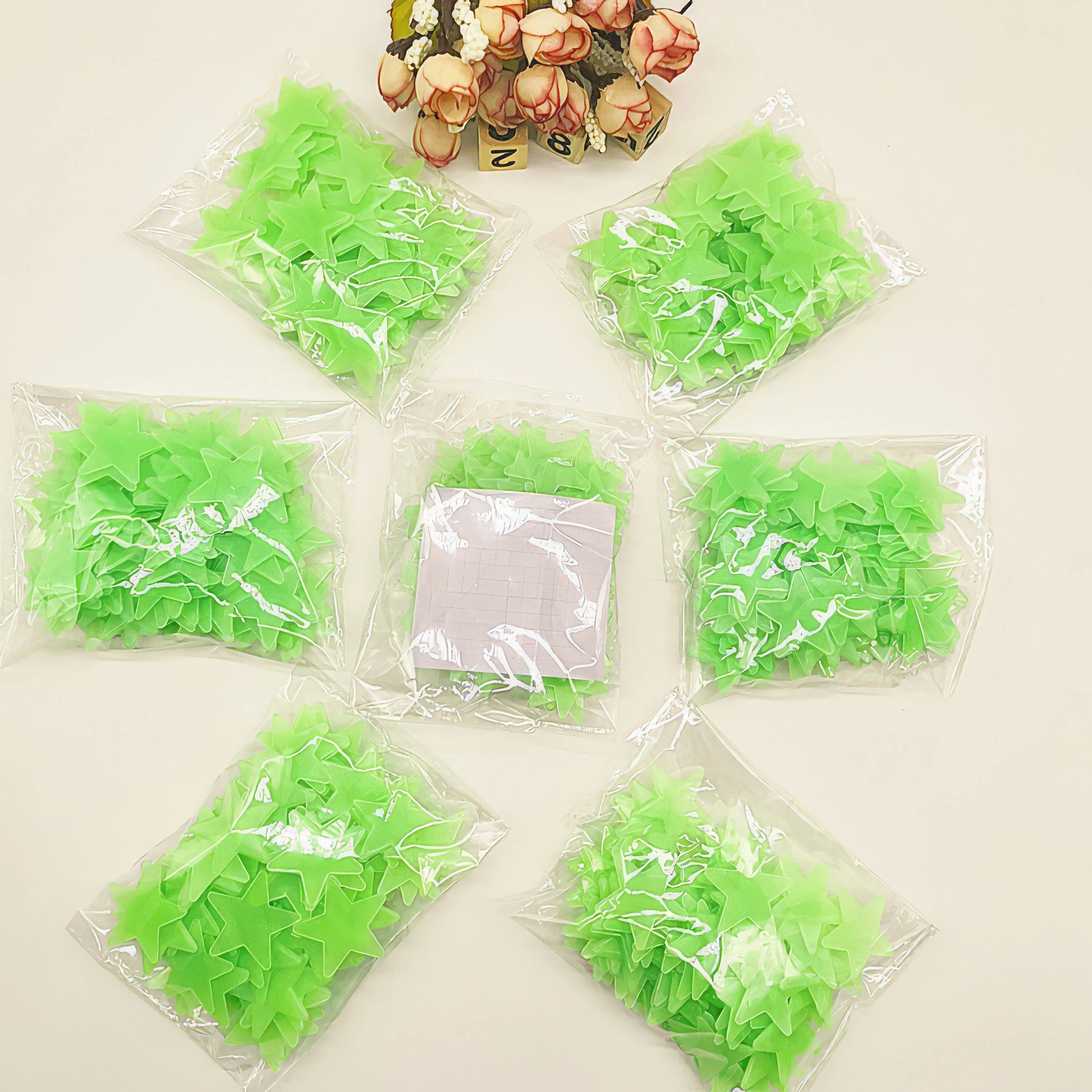 100 نجمة خضراء صغيرة، سهلة التقشير واللصق، مناسبة لديكور غرفة النيازك، ديكور غرفة النوم، ديكور مضيء - 6