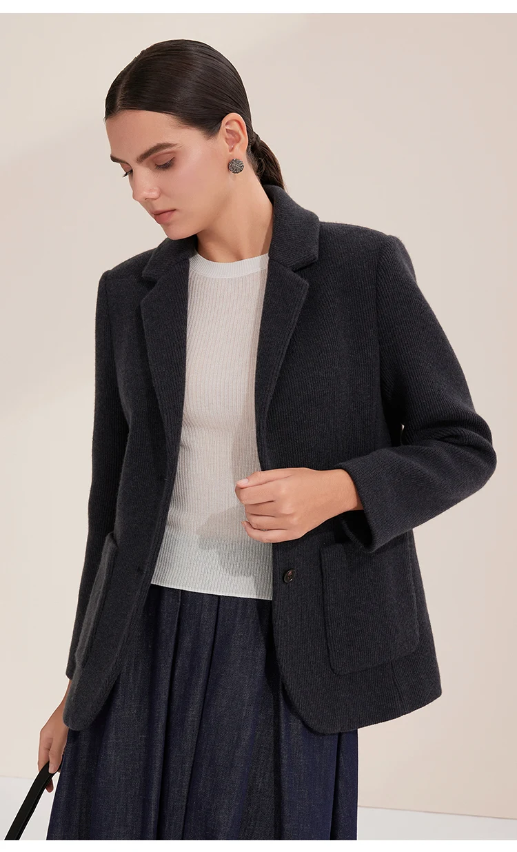 BY4521228 Damen Blazer aus weicher Wolle mit Strickstruktur, Reverskragen, Knopfleiste und Taschendetail, Winter, Büro, Freizeit – Detail 4