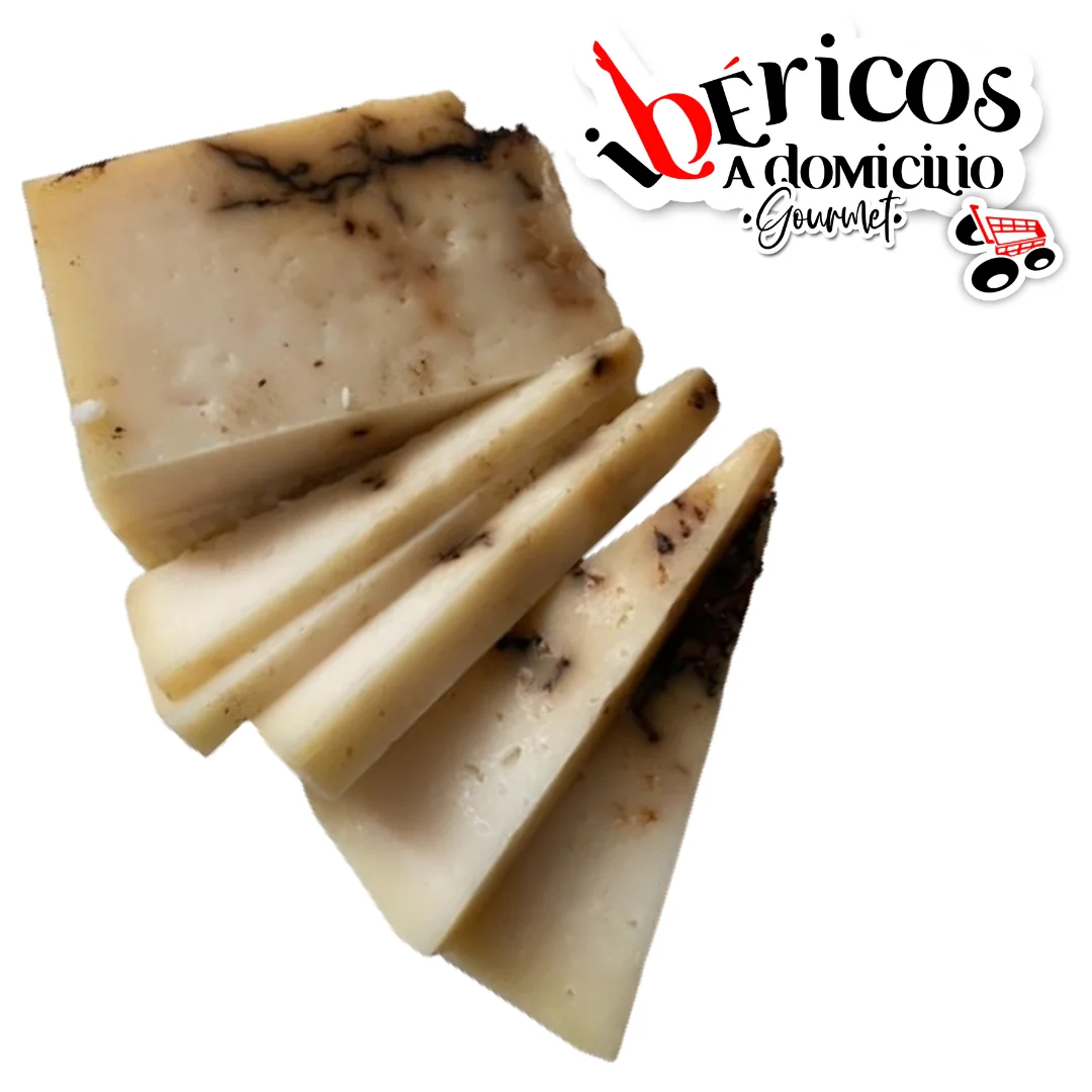 Queso de Oveja con Ajo Negro: Delicia Artesanal en Cuñas de 200g