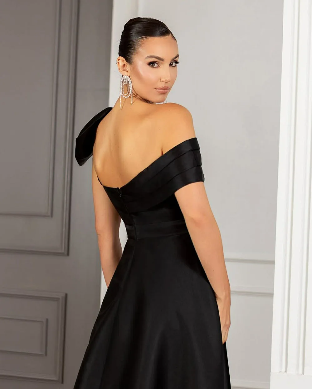 Msikoods Elegancka satynowa suknia wieczorowa z rozcięciem na jedno ramię z kokardą A Line Plisowana sukienka na studniówkę dla gości Suknia imprezowa na zamówienie