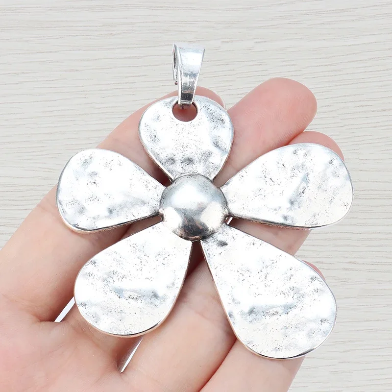 3 x tybetańskie srebro duże młotkowane kwiaty Charms wisiorki na naszyjnik roślinny elementy do wyrobu biżuterii 68x60mm — zdjęcie 2