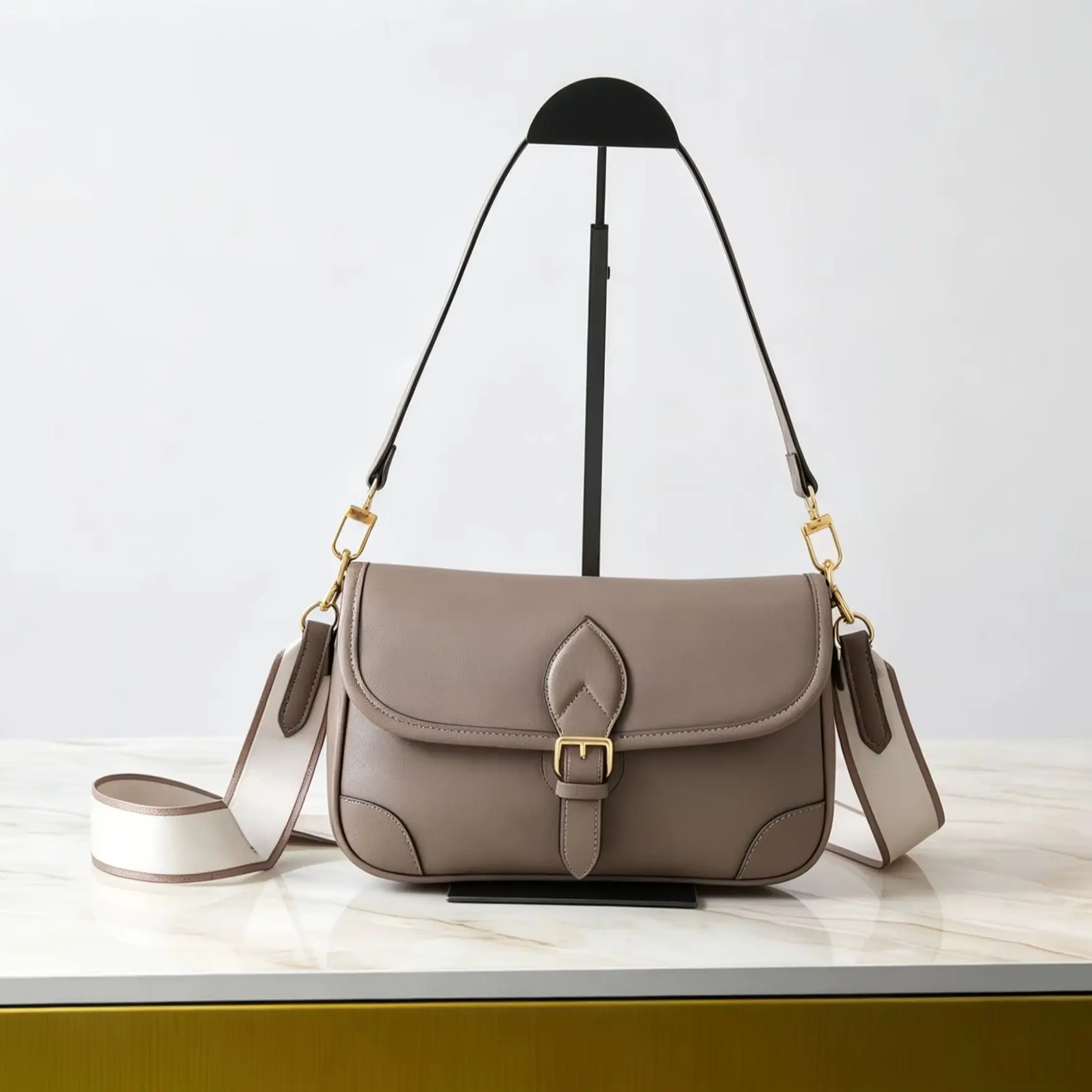 

2026 New Women's Brown Handbag/Shoulder Bag/Crossbody Bag 25.0 × 9.0 × 15.0cm