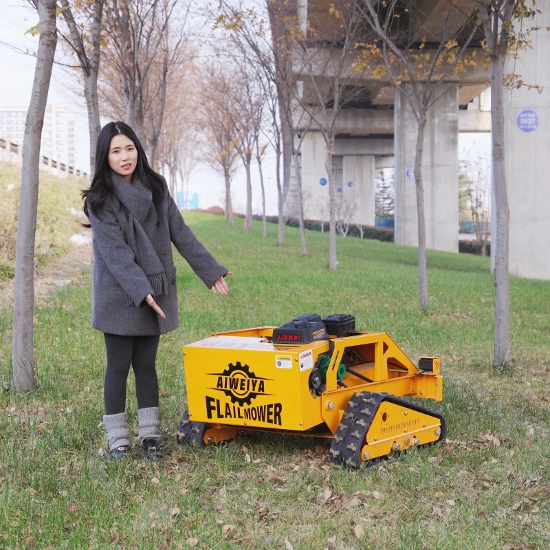 جهاز تحكم عن بعد زاحف صغير منزلي مخصص - ماكينة تشذيب العشب مع عرض قطع 550 مم لتصفيف الفناء