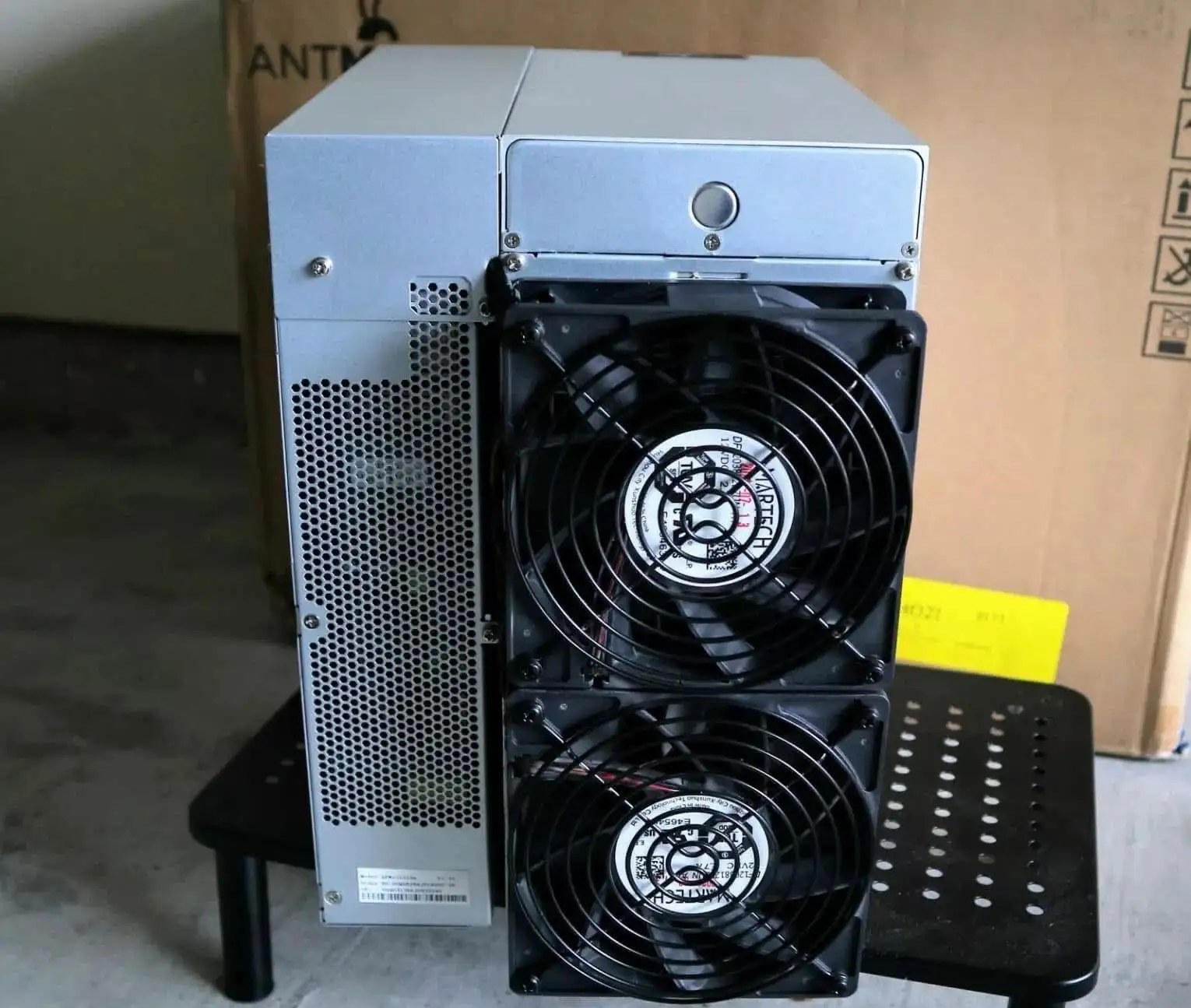

IceRiver AE3 2Gh/s 3400W ALEO Miner