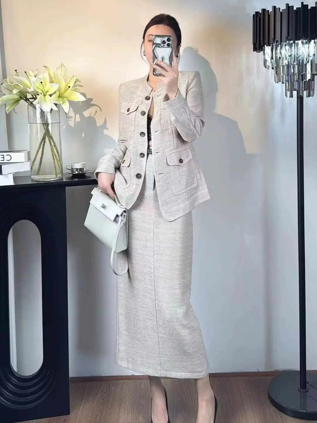 Retro Multi-Pocket Workwear Design, Slightly Waist-Cinching Cut Top and Long Straight Skirt Set