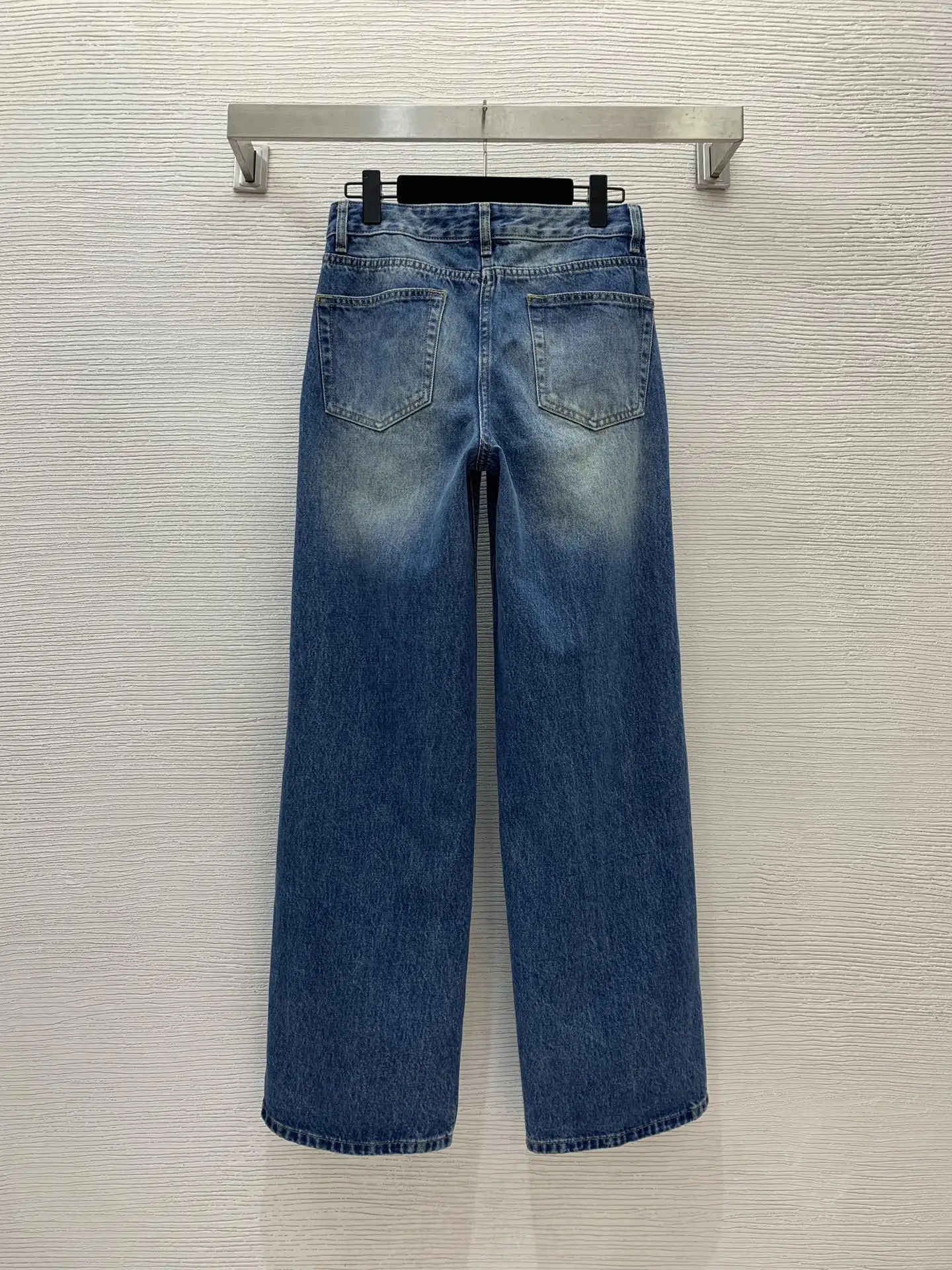 

2025 Spring/Summer New Style Women's Mid-Waist Straight Wide Leg Denim Jeans, Casual and Simple