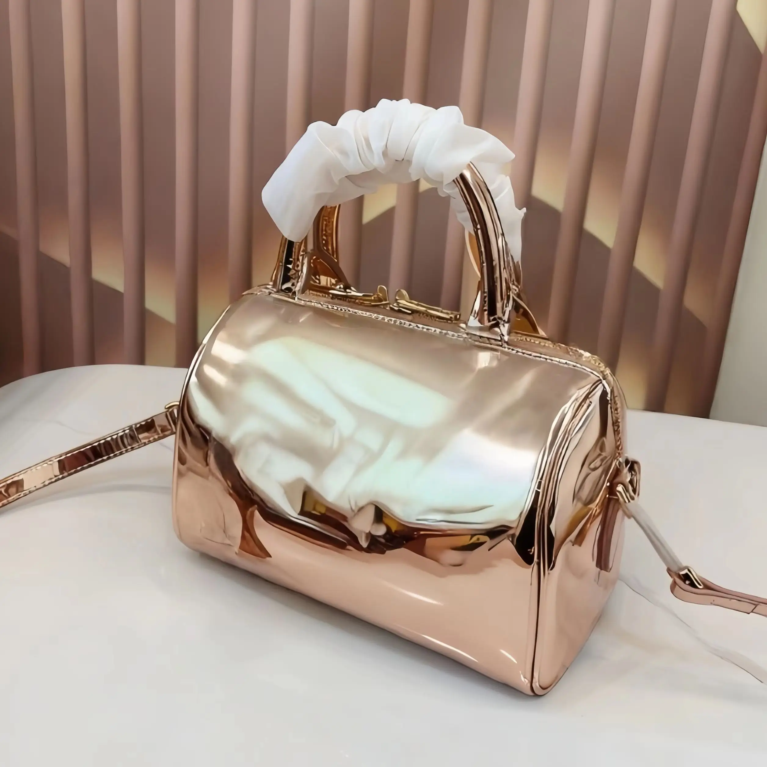 

2025 New Bag Handbag Crossbody Bag Women's Bag Gold Rose Gold Silver Three Colors 20 14 cm