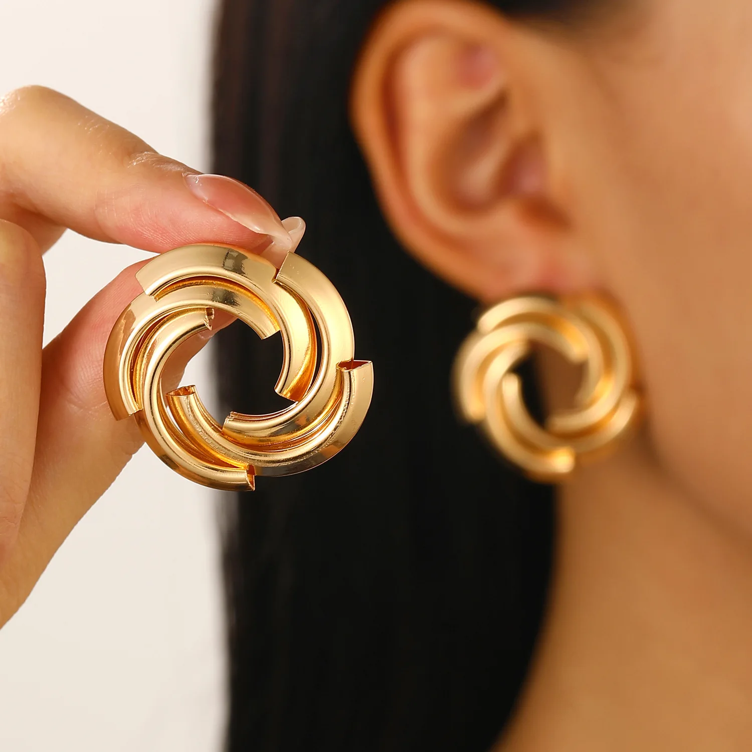 European And American High-End Circle Geometric Twisted Twist Earrings Love Earrings Cross-Border Fashion Personality Earrings