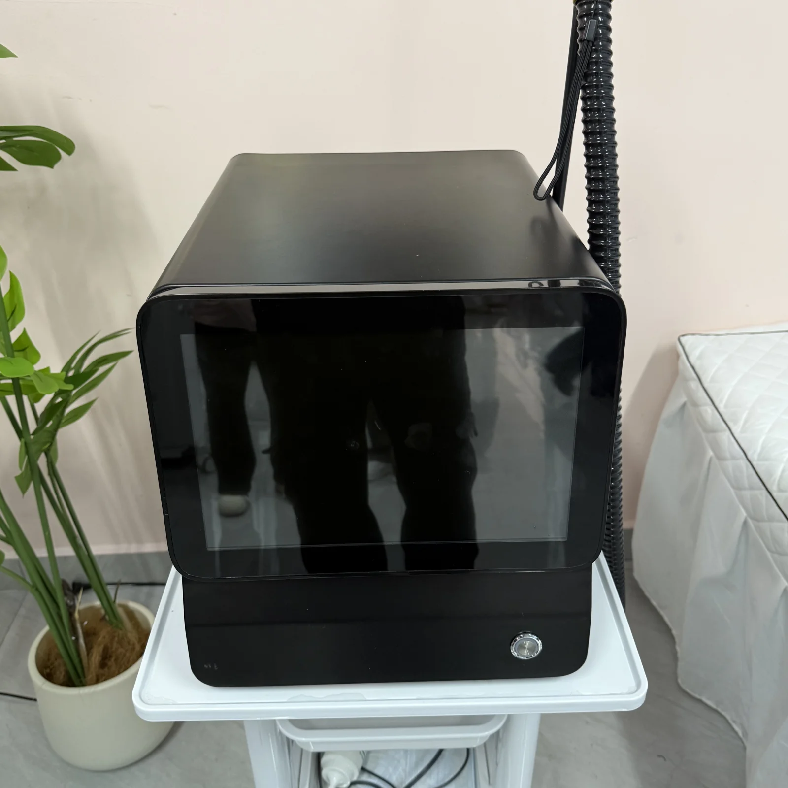 4000 W verbesserte Version 808 nm Diodenlaser-Haarentfernungsgerät Dauerhafte schmerzfreie Haarentfernung 3 Wellenlängen-Kühlsystem