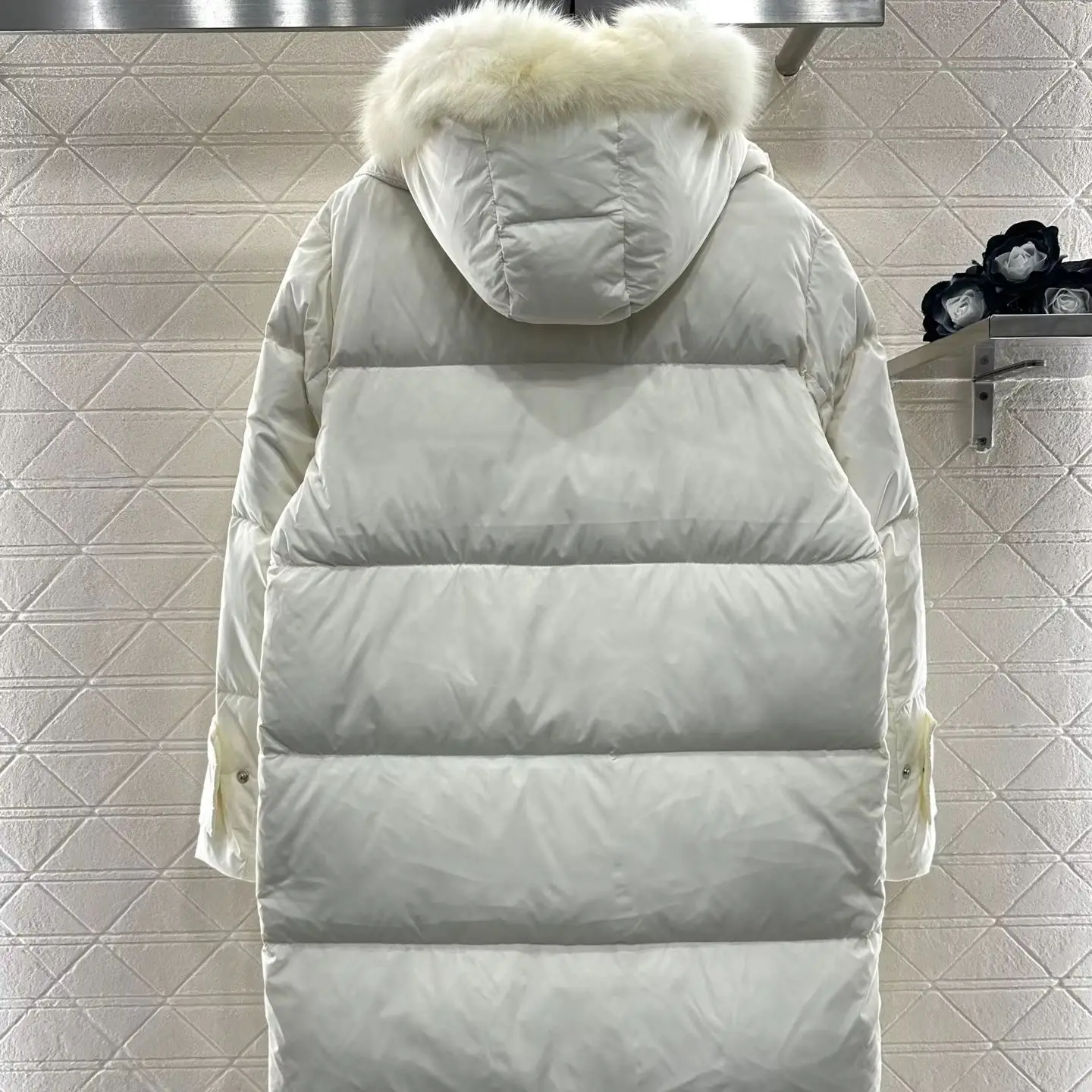 2025 invierno nuevo estilo cuello de piel de zorro imitación dos piezas Chaqueta larga a prueba de viento impermeable plumón de ganso blanco capucha desmontable