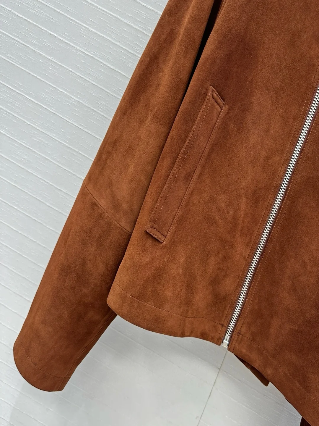 Giacca da moto in pelle scamosciata, cappotto in pelle bordeaux, giacca da motociclista moderna da donna, capispalla vintage chic, cerniera oversize