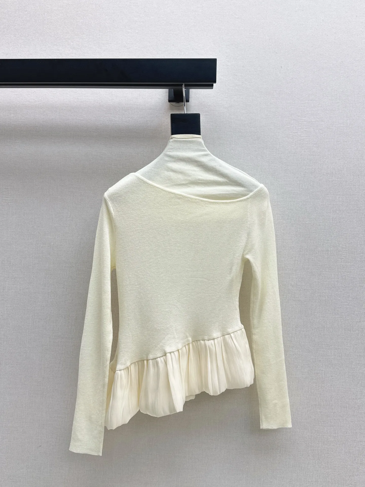 

The latest Autumn and Winter One-piece Collar Design Splicing Method Base Shirt 46