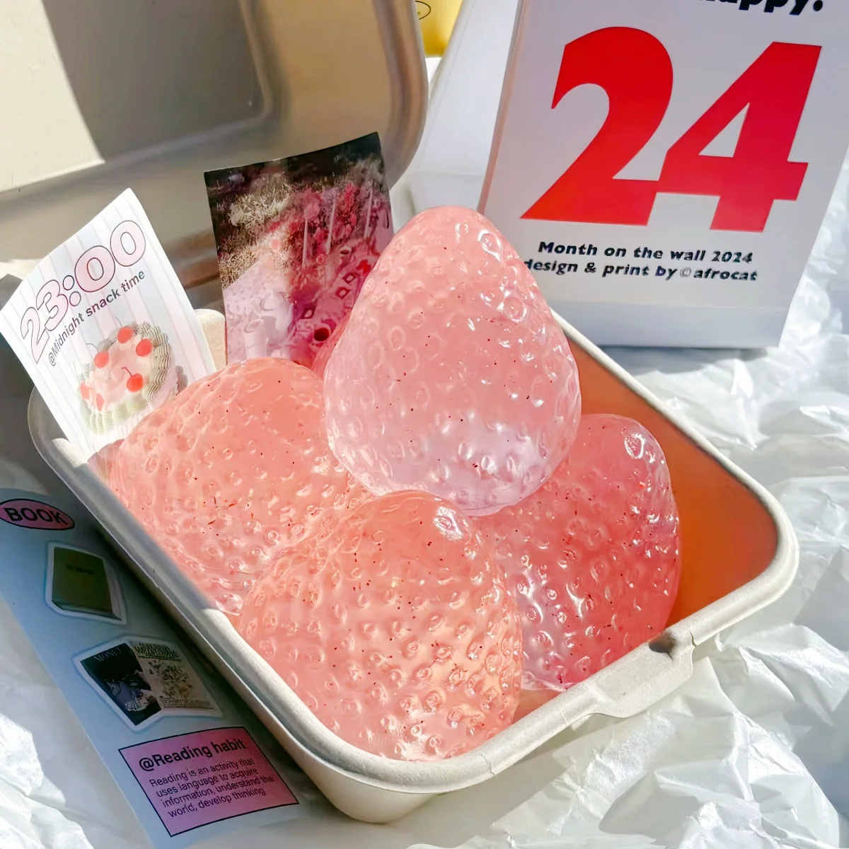 ของเล่นแปลกใหม่สตรอเบอร์รี่เนื้อนุ่ม รูปลักษณ์สูง ฟื้นตัวช้า บีบปลดปล่อยความเครียดสําหรับใช้ในสํานักงาน วันเกิดในอุดมคติ อีสเตอร์ และ