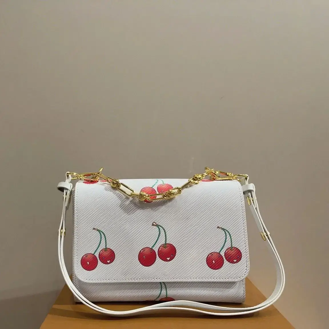 

2025 New Fashionable Versatile High Quality Premium Retro Classic Fashion Women's Bag HL044