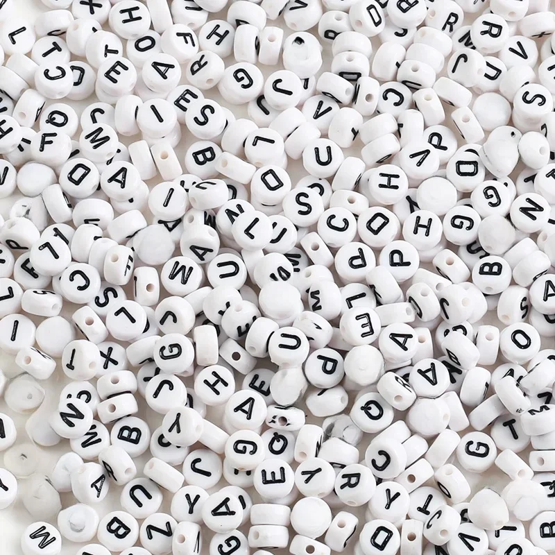 7mm białe i czarne litery akrylowe okrągłe płaskie alfabet Spacer koraliki do tworzenia biżuterii Diy bransoletka naszyjnik — zdjęcie 2