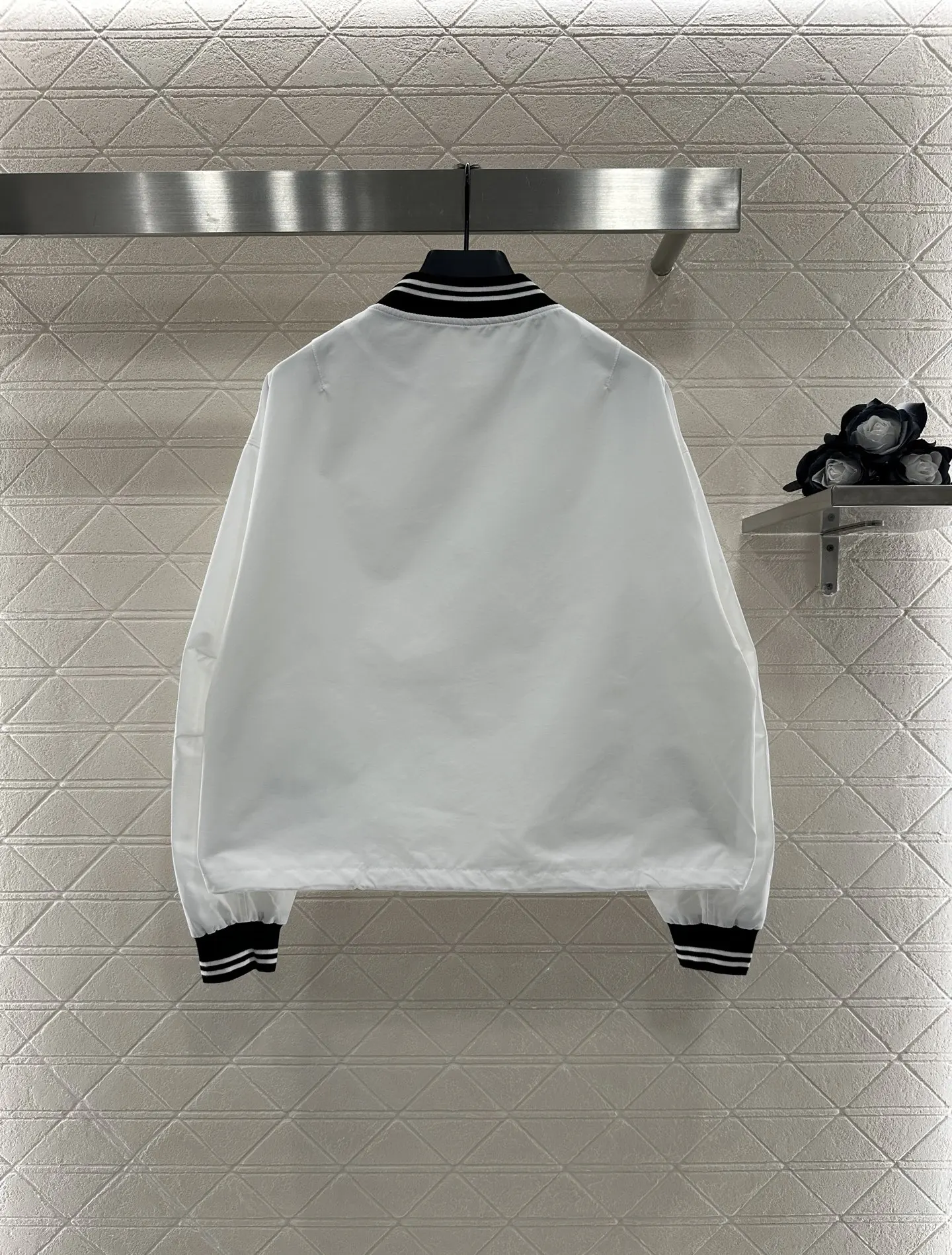 

New Pure White Zipper Loose Hem Drawstring Neckline Black and White Stripe Design Coat