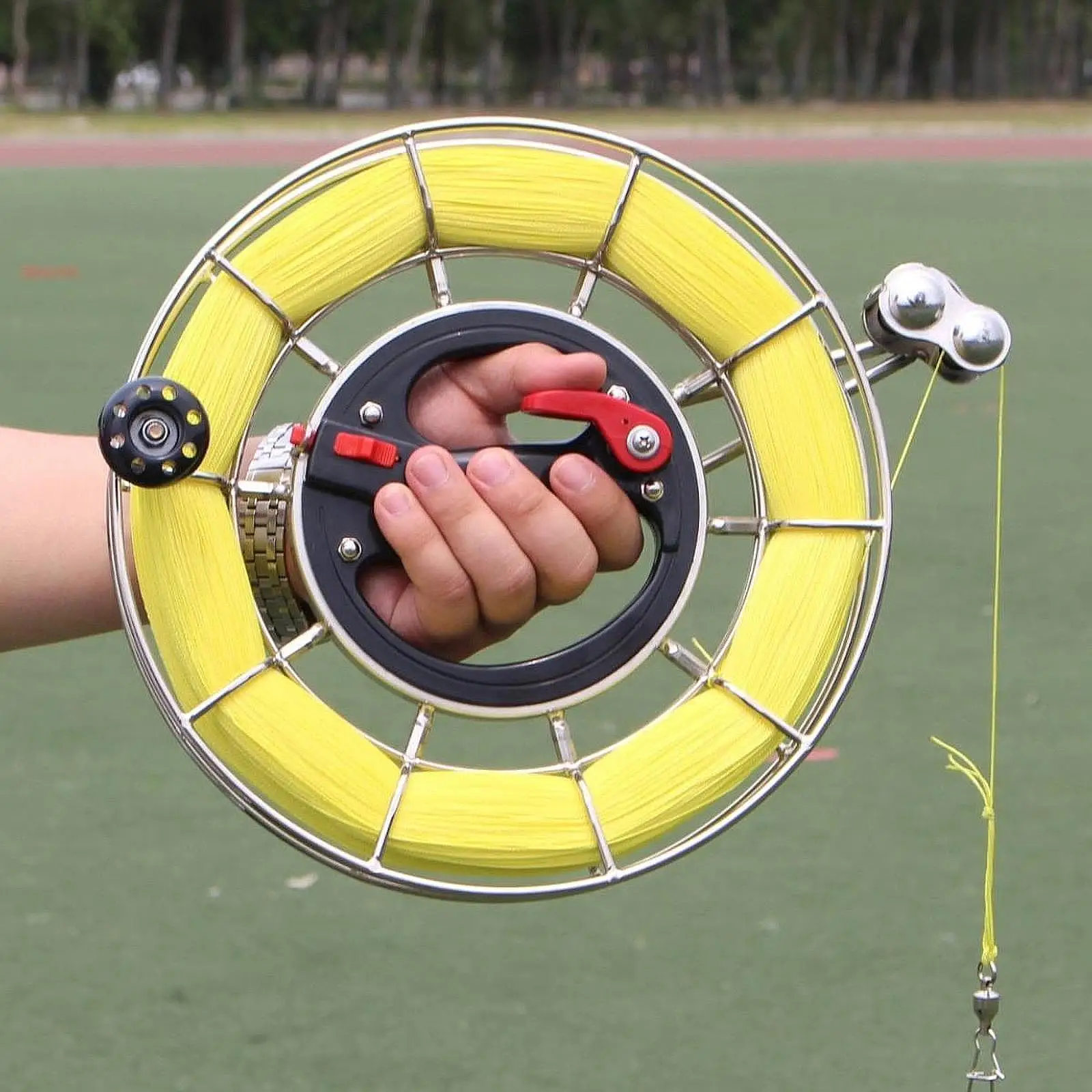 Nawijarki do lin do latawców Hamulec ręczny Akcesoria do latawców Wygodny uchwyt Zabawa na świeżym powietrzu Duży kołowrotek do latawców Koło do latawców Stal nierdzewna