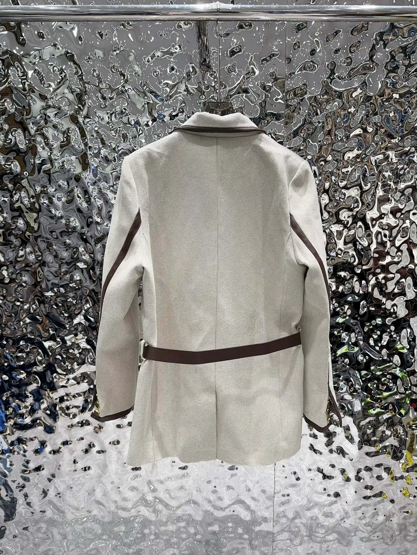 

2025 Winter New Style Women's Fashion Belted Contrast-Colored Denim Jacket