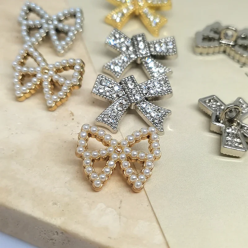 17/22MM uroczy wzór kokardki metalowe guziki odzieży hurtownia 6 sztuk perła Rhinestone zroszony trzonek guzik akcesoria do szycia DIY — zdjęcie 2