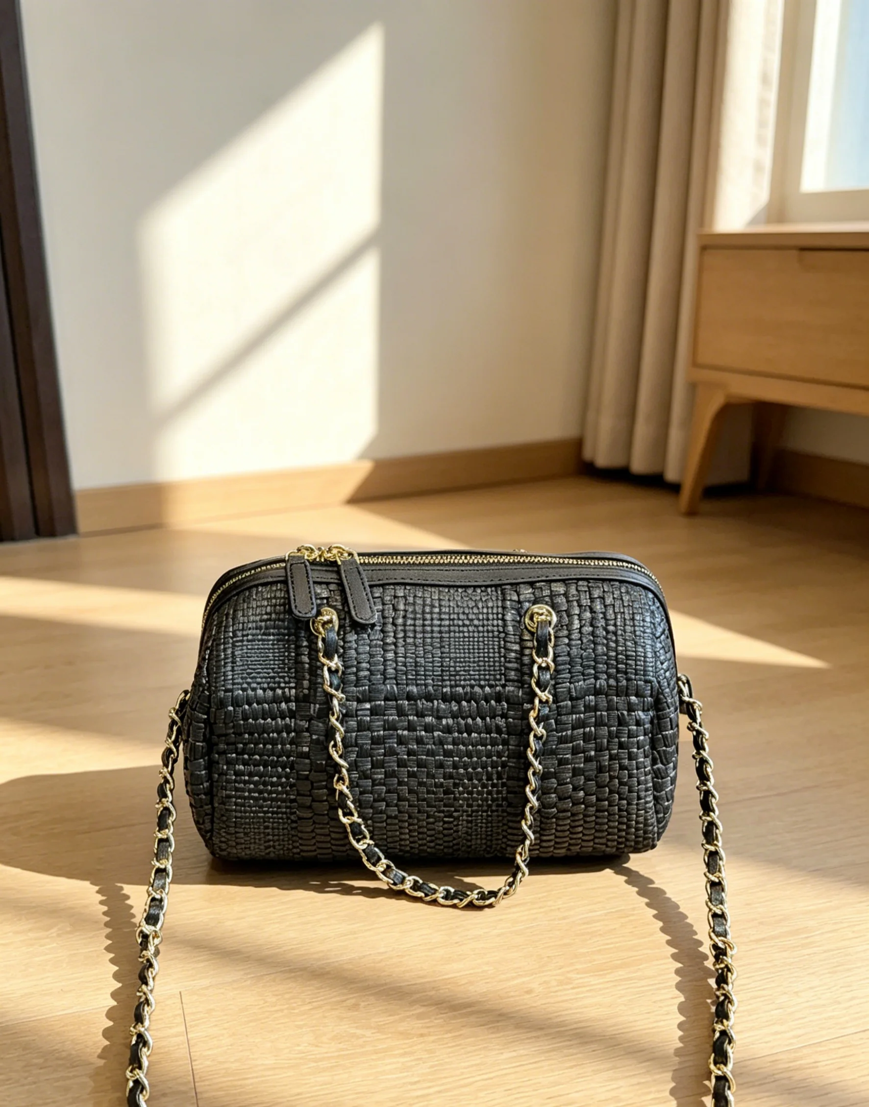 

2026 Size: 19x10x11 cm no box New Model - Versatile and Fashionable PU Leather Bag - Durable, High-Quality and Affordable