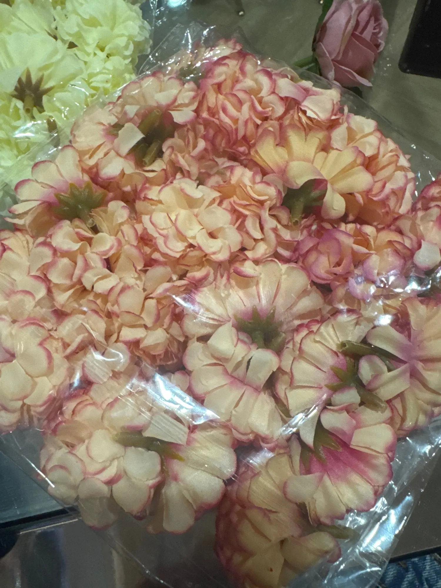 10/20/30Pcs Hydrangea Artificial Flowers Heads 4cm for Home Room Decor DIY Marriage Wreath Accessories Bride Wedding Decoration photo review