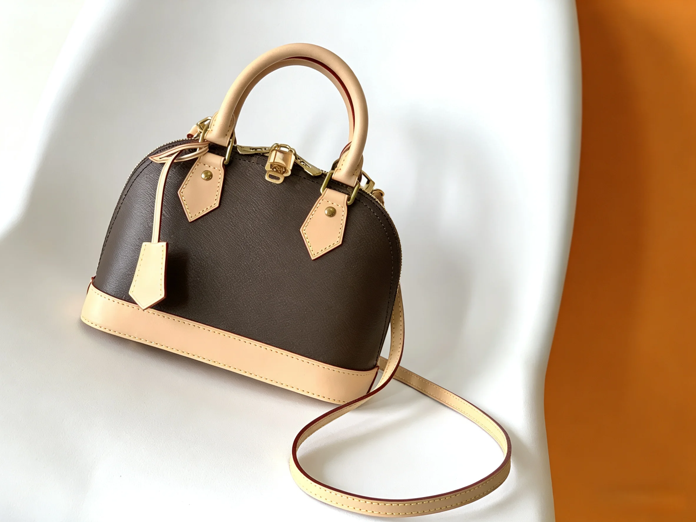 

2025 New SIZE: 25X19X12 CM real leather high quality Fashionable Versatile bags Portable shoulder no boxes