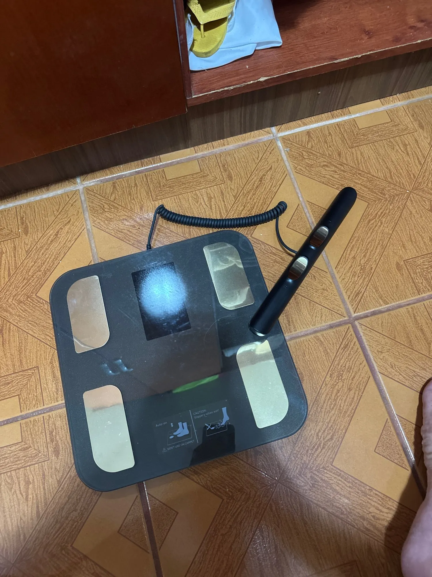 Smart Body Composition Scale with Handheld Sensor – 1.5 m Spiral Cable | Fitness & Health Tracker