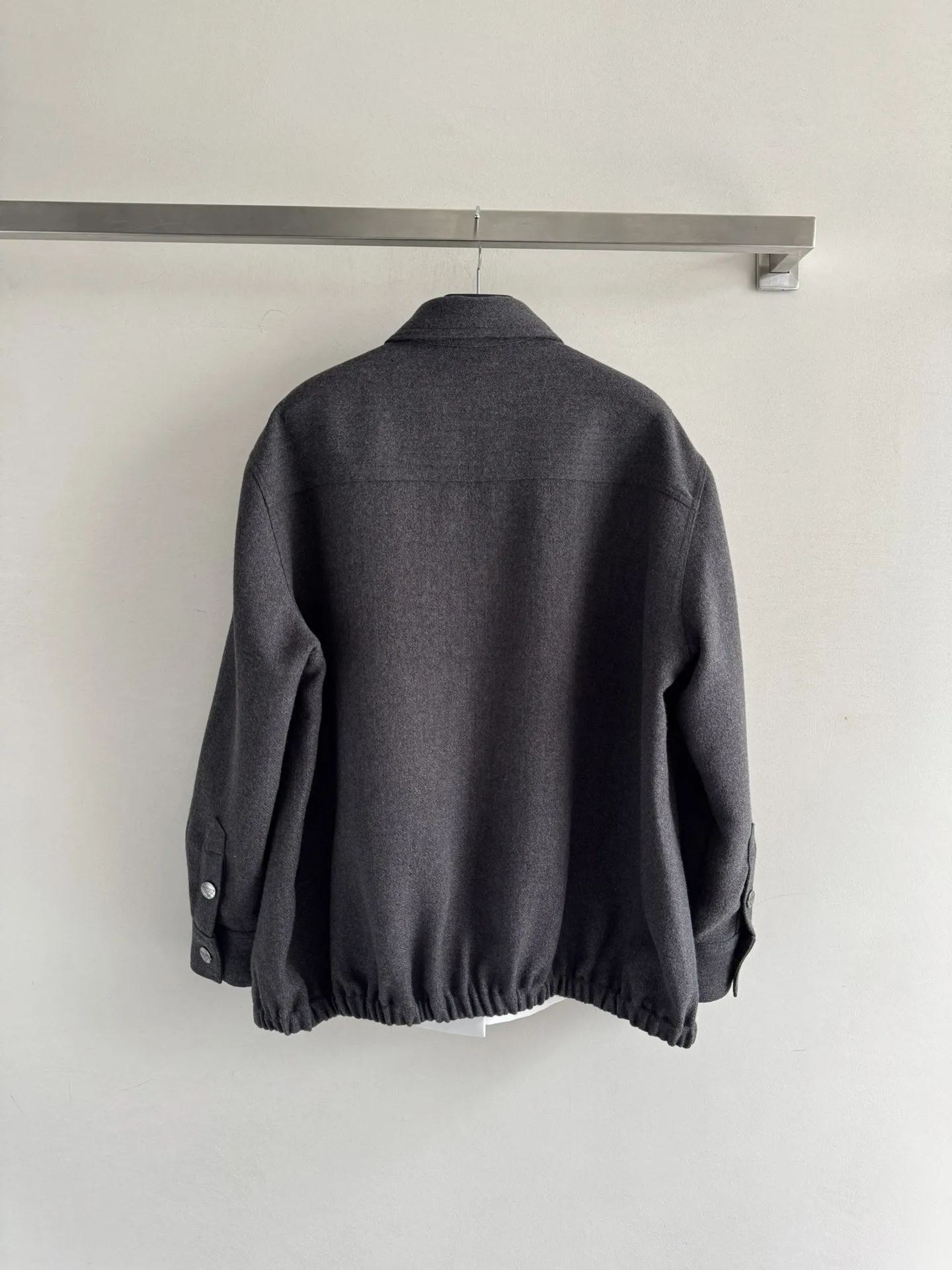 

Высококачественный осенний женский комплект, повседневная модная шерстяная рубашка с пуговицами и лацканами, куртка и пояс, однотонные шорты с карманами JQ044