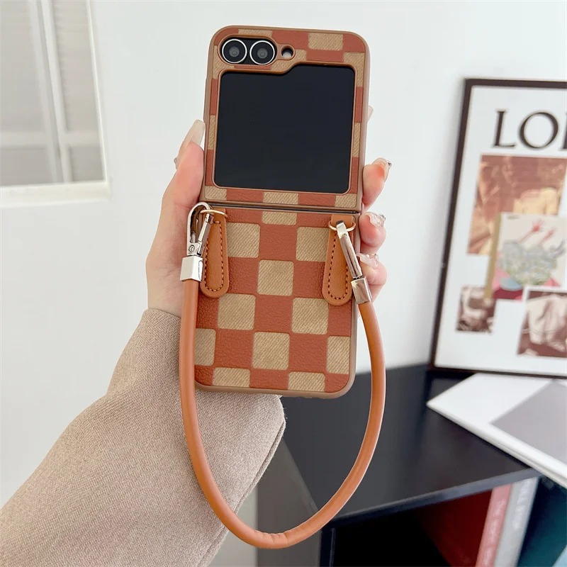 

Vintage leather checkerboard for Samsung Galaxy ZFlip 6 case with chain for Samsung Z FLIP 3 4 zflip5 phone case with shockproof