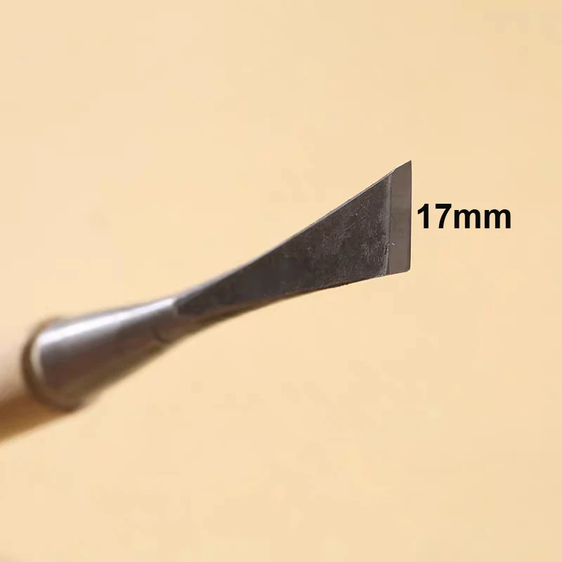 Holzschnitzwerkzeuge, handgeschnitztes Hohlschnitzmesser, geschärft mit Griff, Rechtwinkliges und Schräggeschnittenes Messer – Detail 2