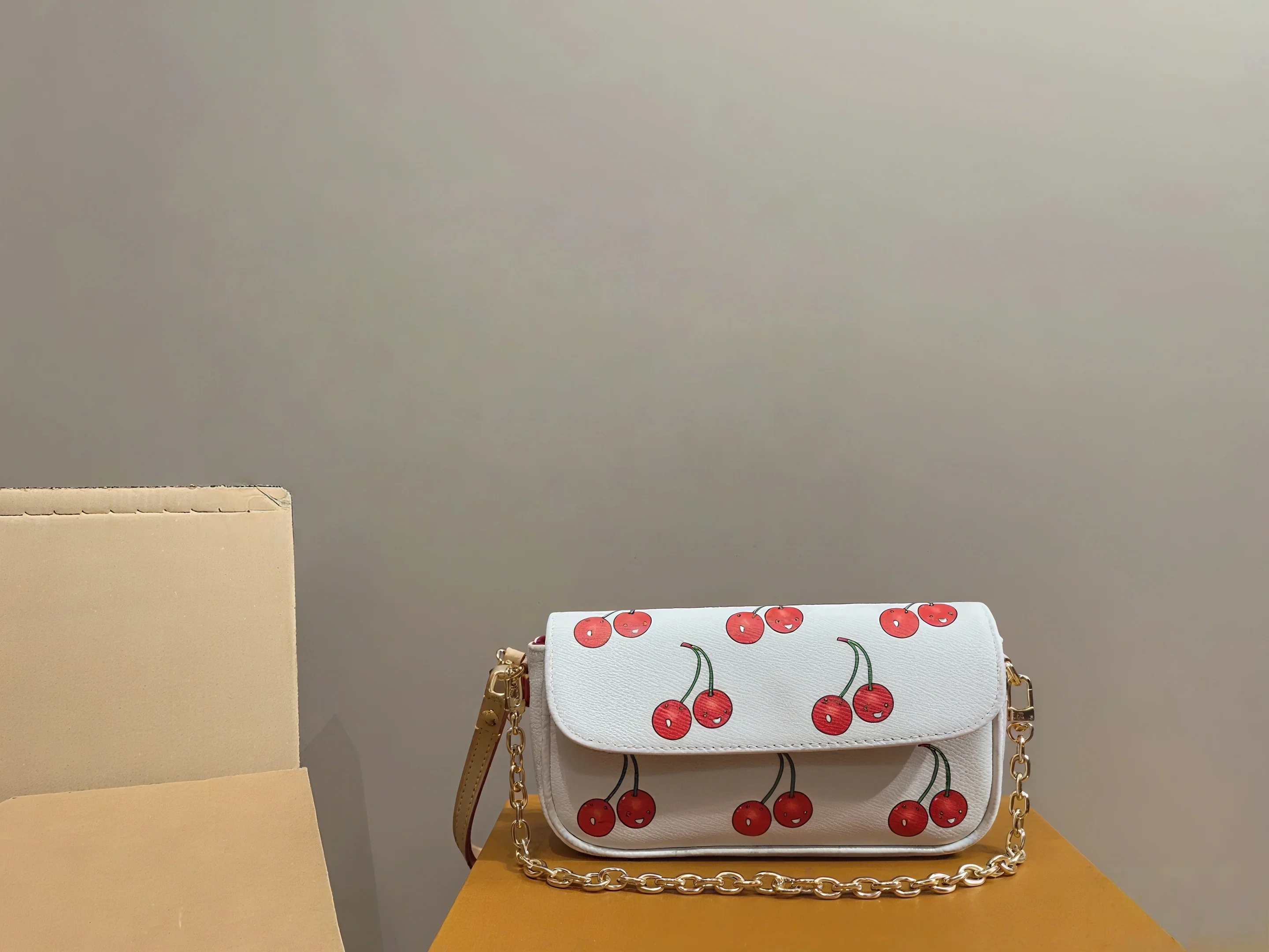 

2025 New Women Bag Color Badge Cherry Assorted Mini Simple Women Wristlet Bag ZXM011