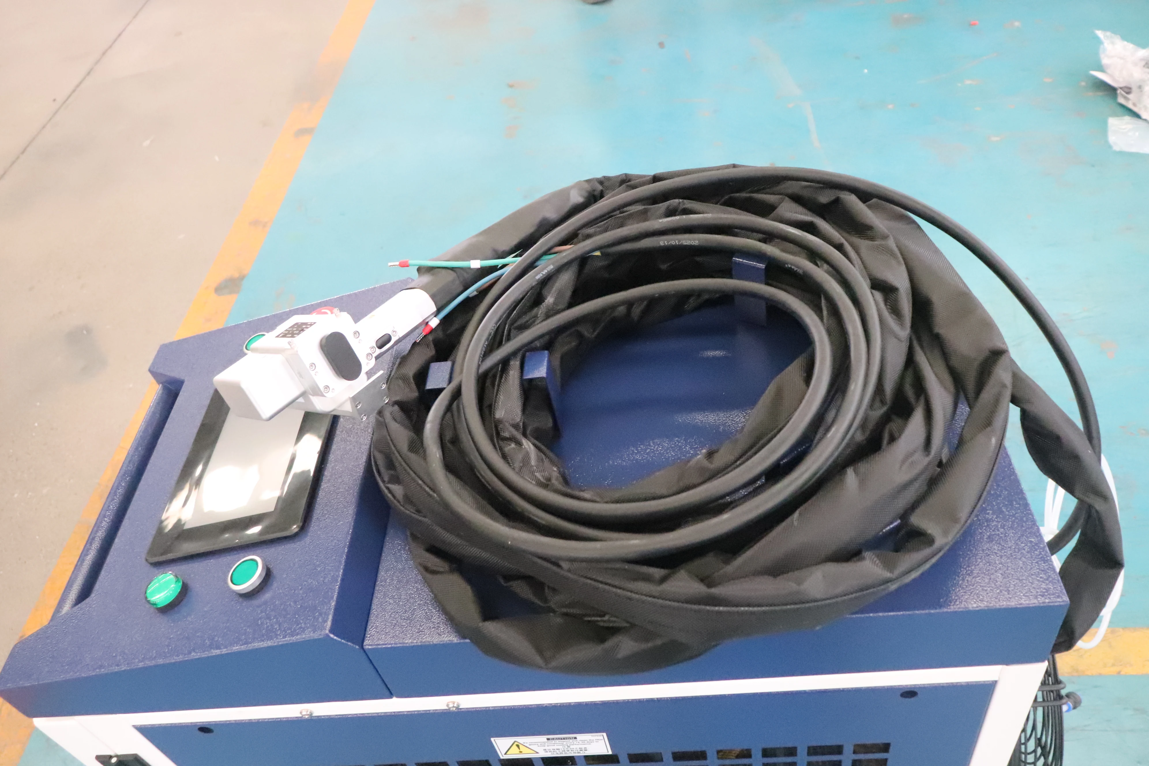 Zdjęcie 5: Czyszczarka laserowa CNC o mocy ciągłej 1500W 2kW 3kW 6kW do kamienia, płyt, betonu, usuwania rdzy z żelaza.