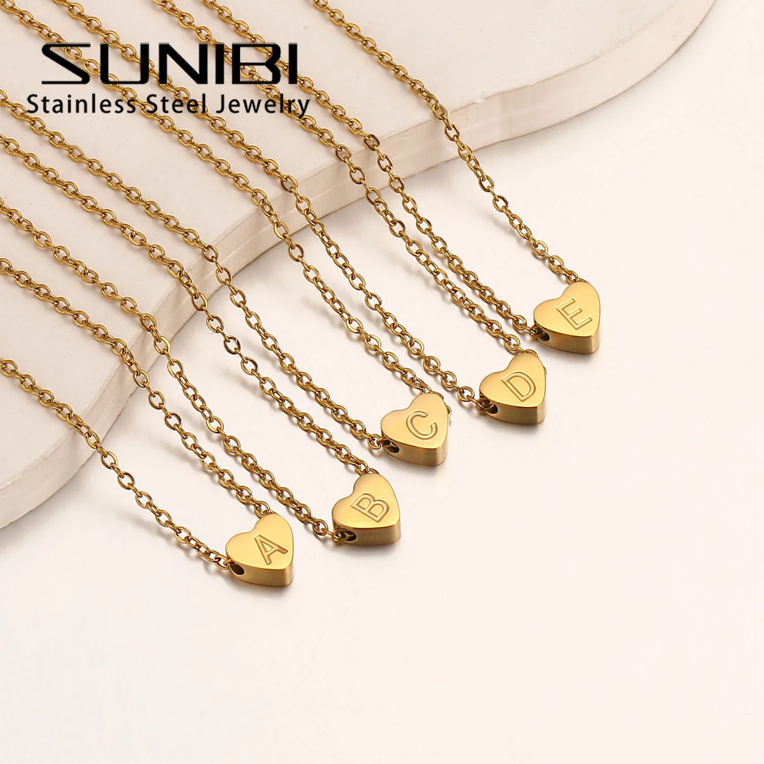 여성을위한 SUNIBI 스테인레스 스틸 펜던트 목걸이 26 글자 성격 심장 초기 목걸이 미니멀리즘 쥬얼리 도매