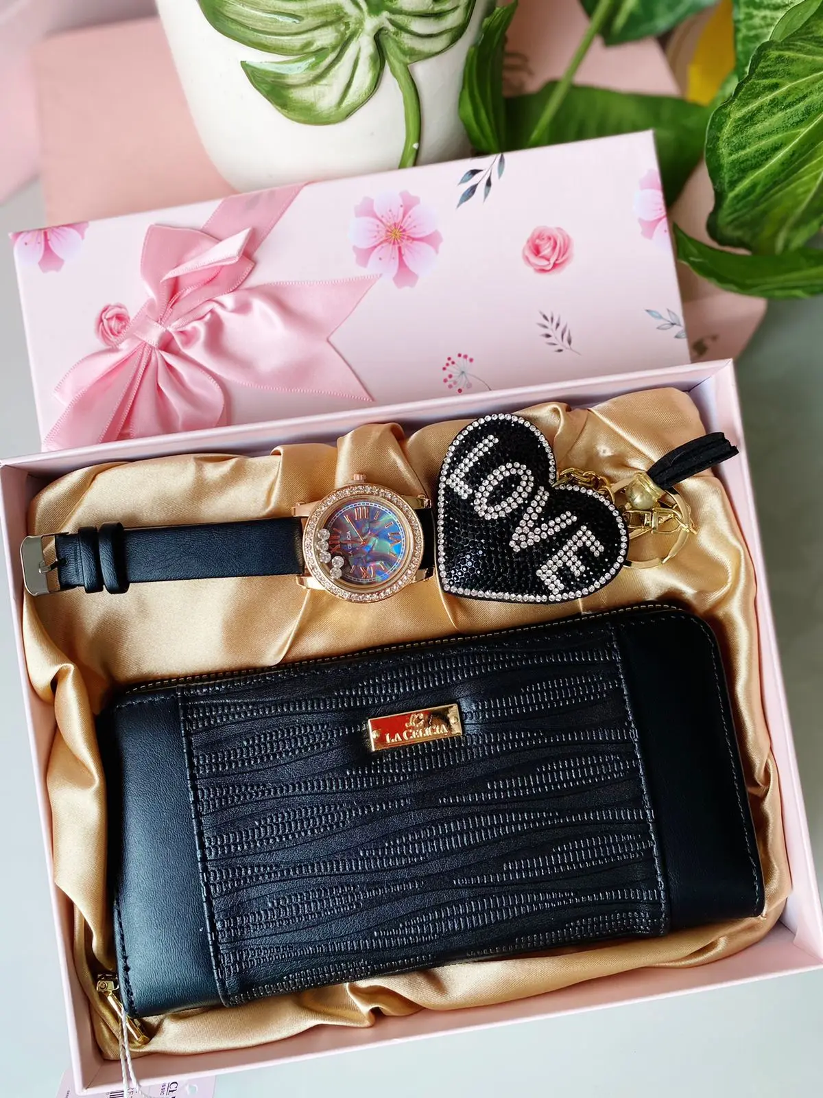 Kit Presente Dia dos Namorados - Aniversário - Natal - Feminino Carteira + Relógio + Chaveiro com caixa Luxo