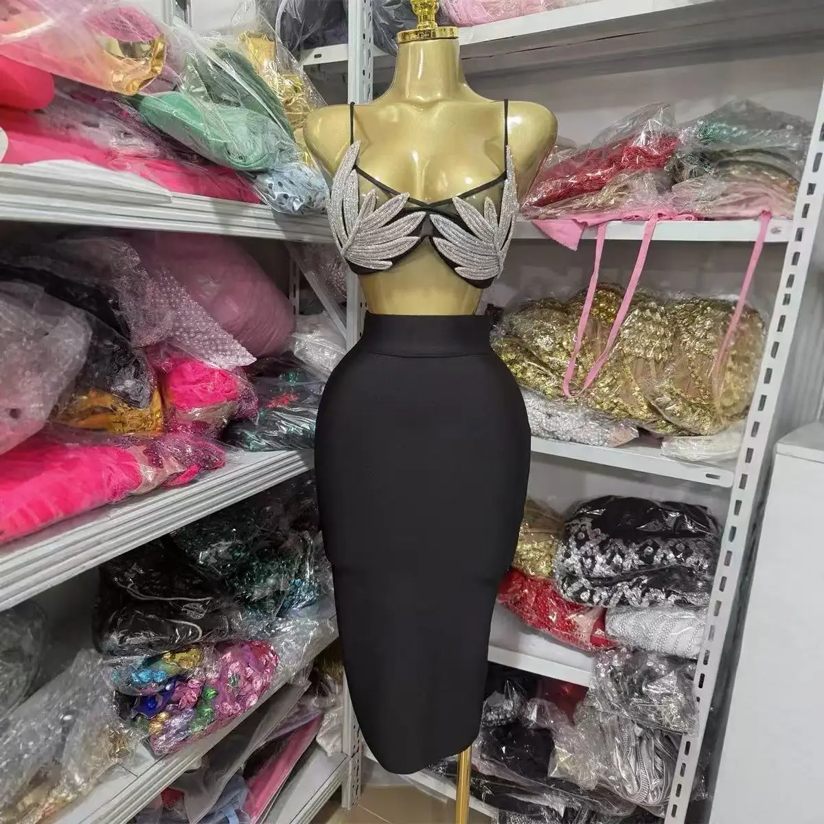 

Лето 202, новый женский черный кружевной короткий топ со стразами на бретельках + облегающая юбка с высокой талией, комплект из двух предметов, элегантный праздничный наряд